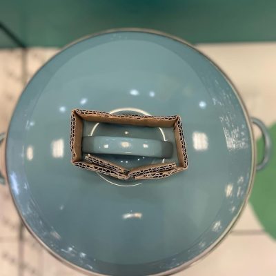 Enameled steel stockpot with lid